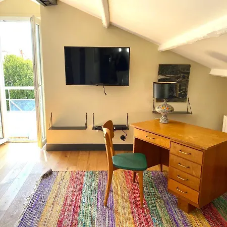21 Dupaty Le Studio Apartment