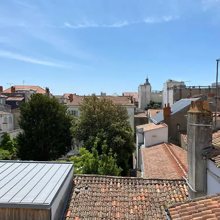 21 Dupaty Le Studio Apartment
